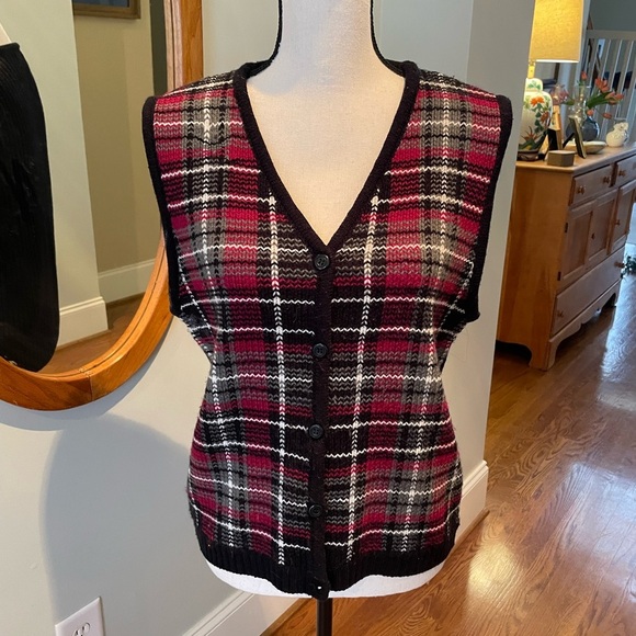Cabin Creek Sweater Vest Women’s Medium Black White and Fuchsia Pattern - Picture 2 of 5